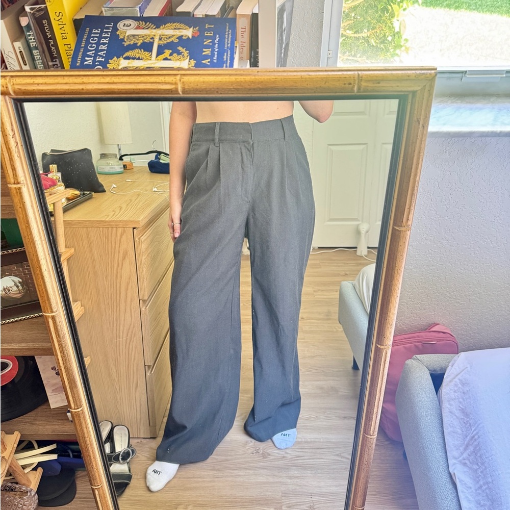 Abercrombie‎ Pleated Wide-Leg Pants in Gray- Size Small